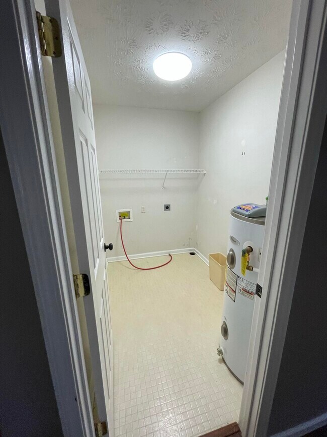 Building Photo - 1024 Heathcliff Dr