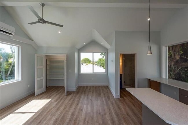 Building Photo - 824 NE 17th Way