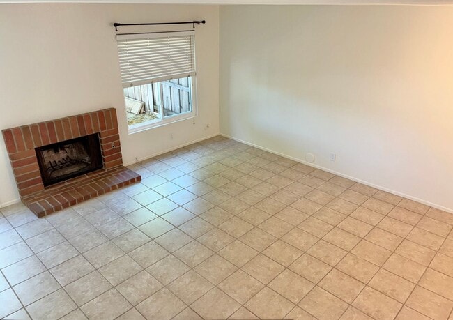 Building Photo - 487 Cannon Green Dr