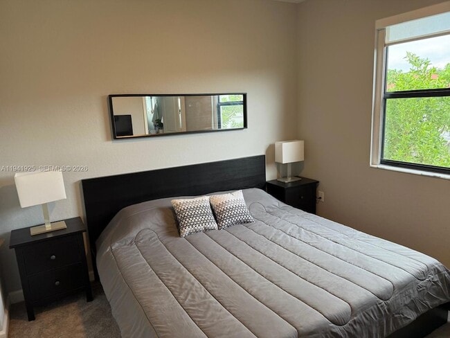 Building Photo - 887 NE 211th St