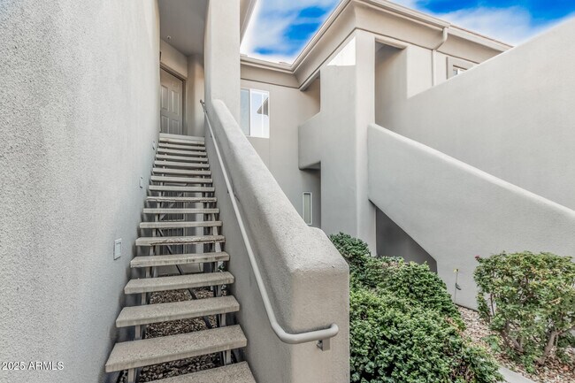 Building Photo - 7401 W Arrowhead Clubhouse Dr