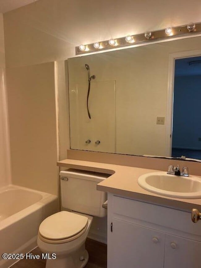 Building Photo - Duplex
