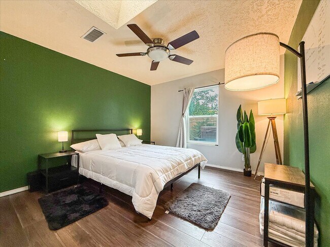 Building Photo - 521 Camino Solano