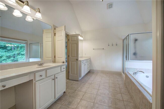 Building Photo - 2320 Starr Lake Dr NW