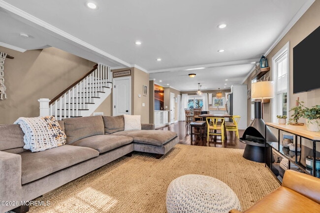 Building Photo - 510 Lareine Ave