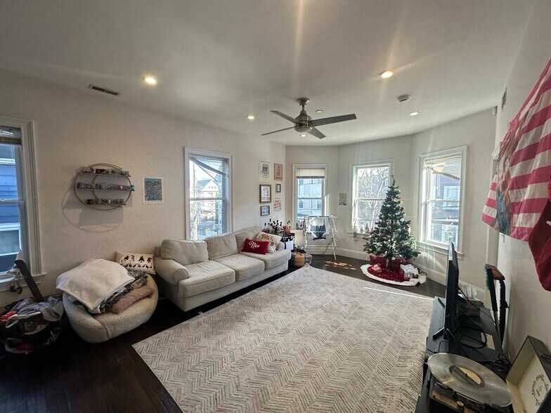 Building Photo - 9 Oswald St