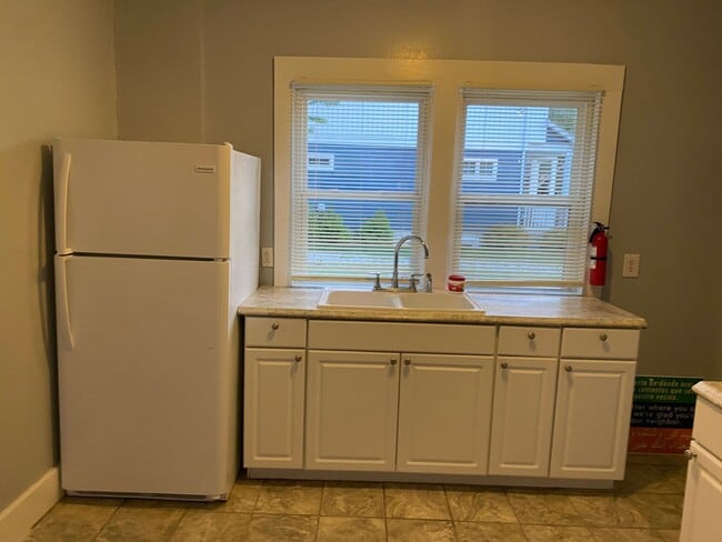 Building Photo - Beautiful new exterior on classic Harters Heights 4 bedroom (3 full baths) blocks from ND.
