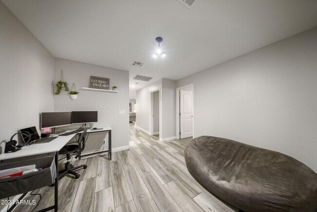 Building Photo - STUNNING 5 BEDROOM WITH LOFT & BONUS ROOM 3.5 BATH IN EASTMARK MESA COMMUNITY 2,655 SQ FT
