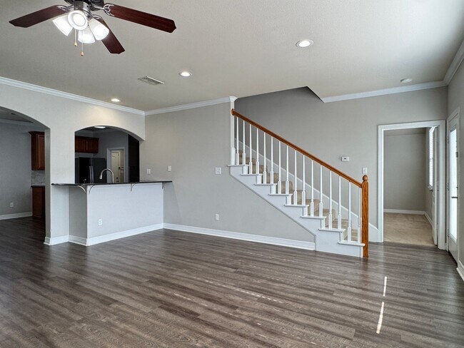 Building Photo - 5805 Thompson Pl