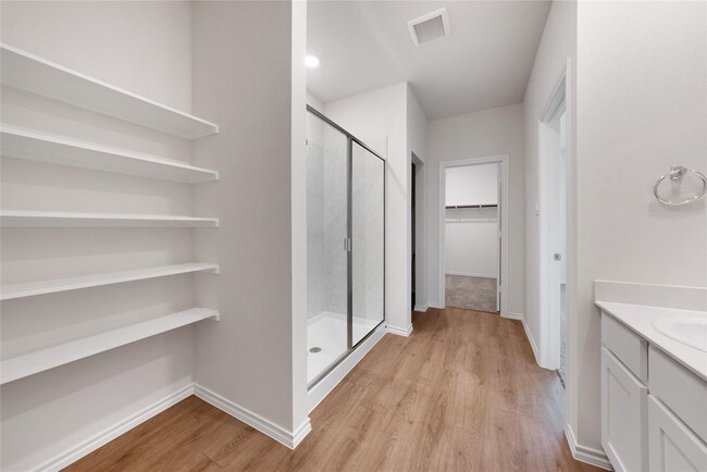 Building Photo - 507 Lantana Rd