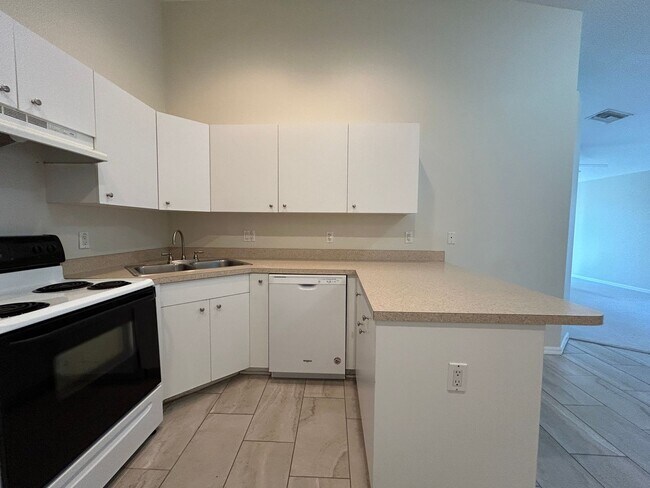Building Photo - 2 Bedroom plus a DEN 2 Bath 1 Car Garage Duplex Cape Coral