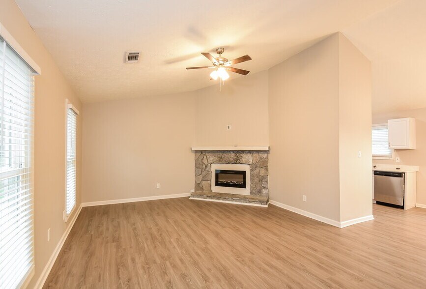 Building Photo - 6924 Hickory Log Rd