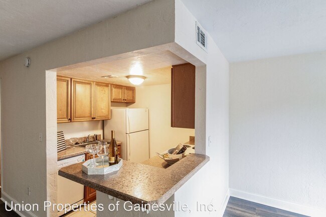 Building Photo - 1 br, 1 bath Apartment - 3555 SW 20th Avenue