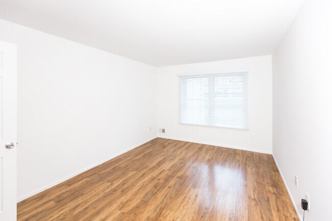 Building Photo - 212 Westchester Ct