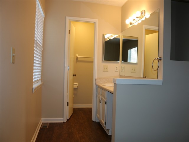 Building Photo - 3559 High Creek Dr