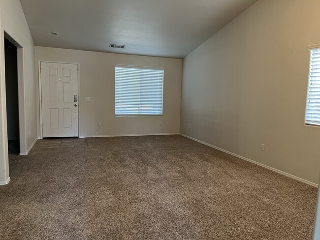 Building Photo - 1394 W Bella Oaks Way