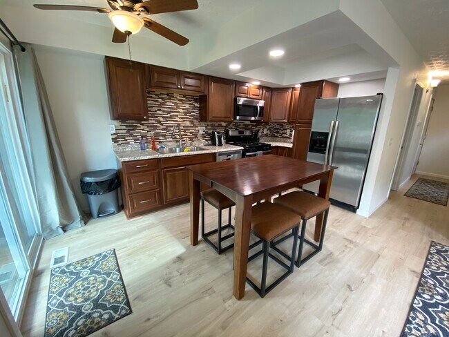 Building Photo - 5422 Larkspur Cir