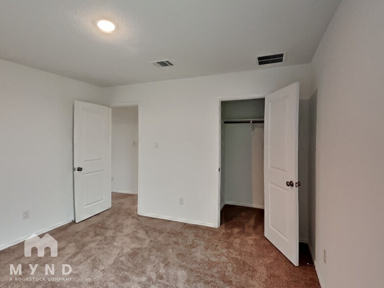 Building Photo - 9007 Lunar Cove