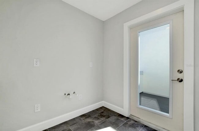 Building Photo - 401 N Oregon Ave