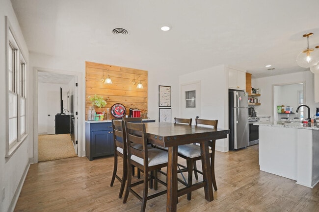 Building Photo - 3627 56th St