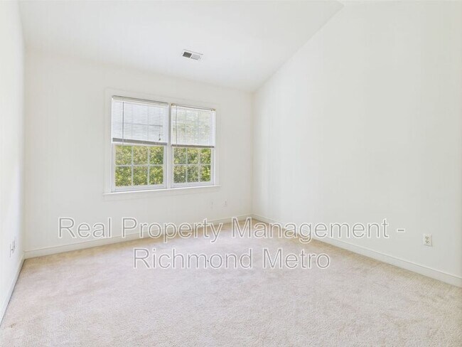 Building Photo - 401 Portwest Terrace
