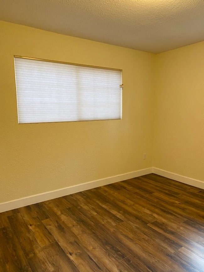 Building Photo - Pine Grove Home