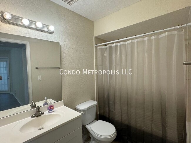 Building Photo - 6178 Westgate Dr