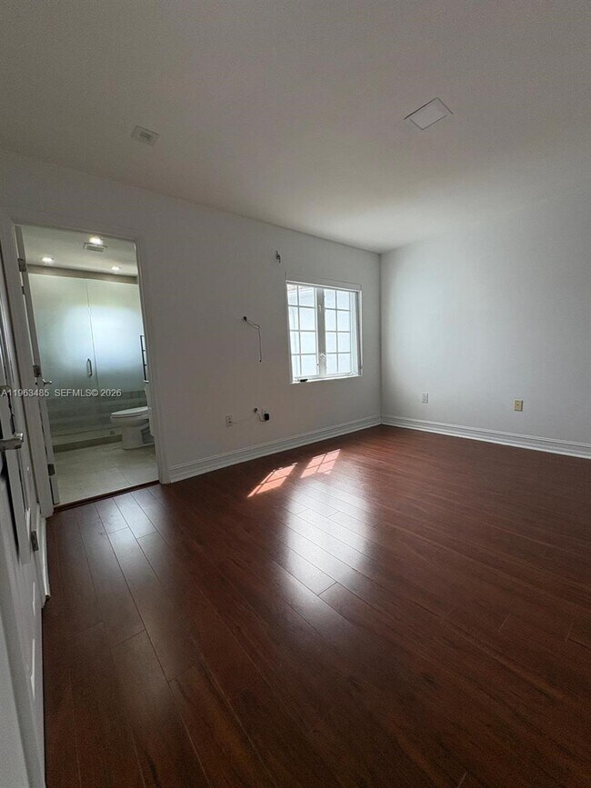 Building Photo - 3172 NE 211th St