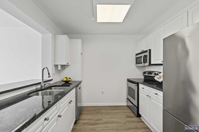 Building Photo - 509 River Rd