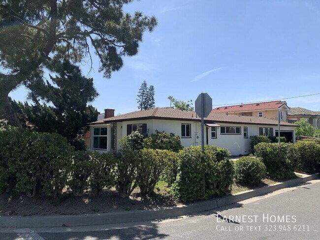 Building Photo - 9802 E Camino Real Ave
