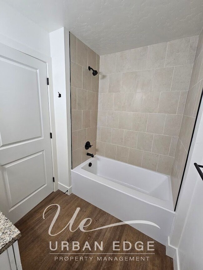 Building Photo - 3 bed, 2.5 bath PLUS a garage townhomes in Mountain Home - 11 minutes to AFB