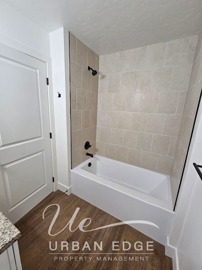Building Photo - One Month Free Rent - Mountain Home Town HOme