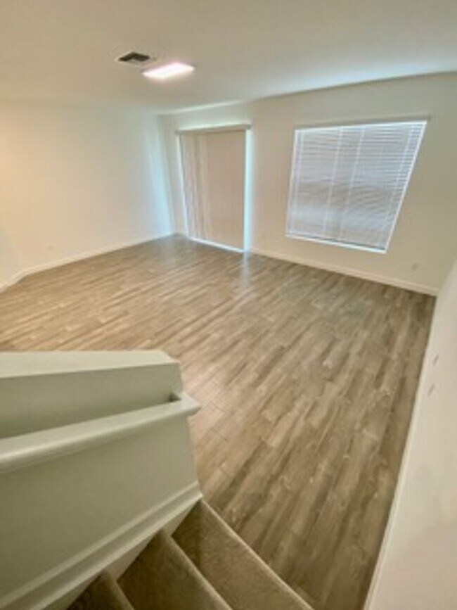 Building Photo - Brand new Townhome centrally located in La...