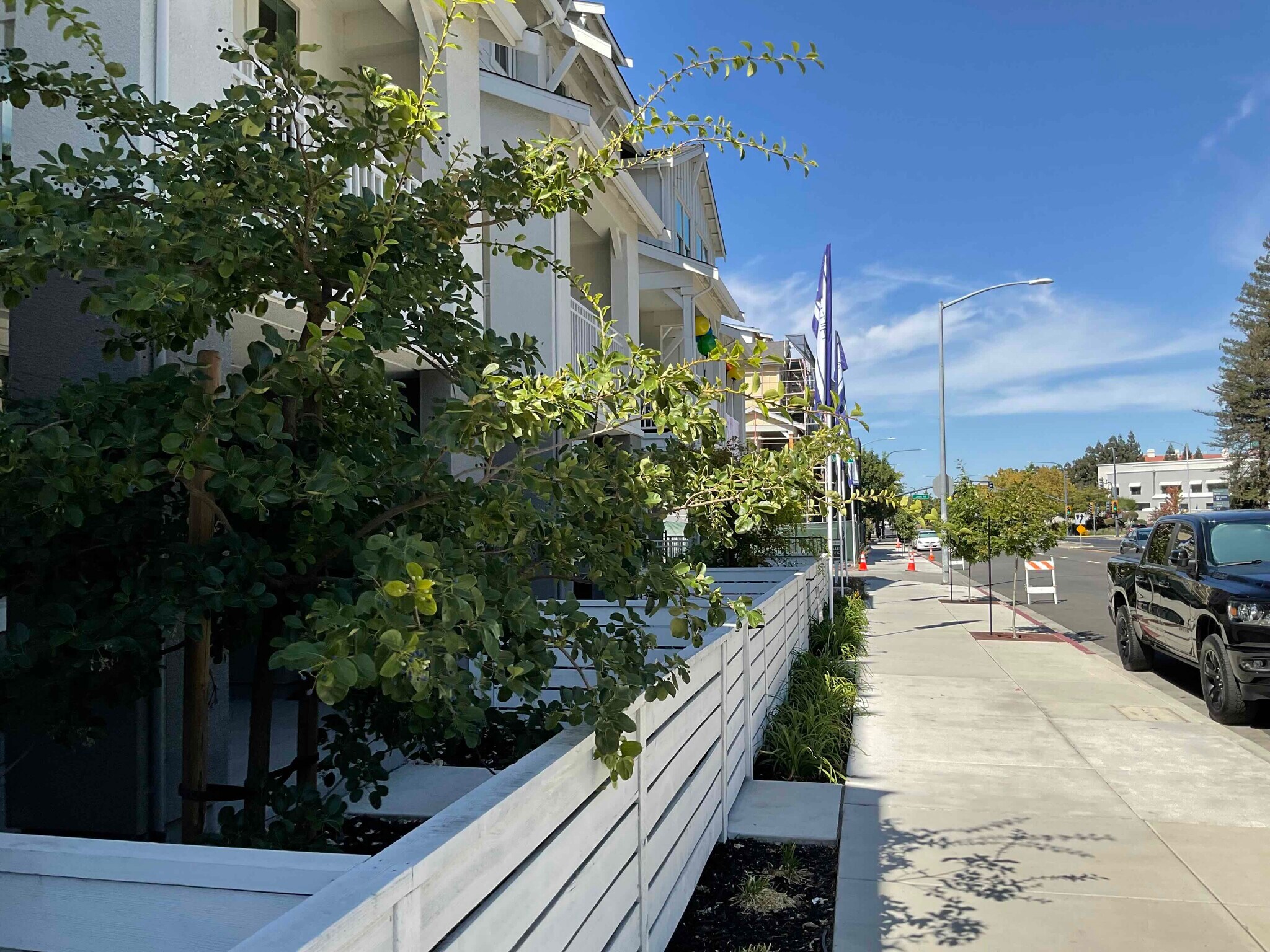 Building Photo - 2753 Oak Rd