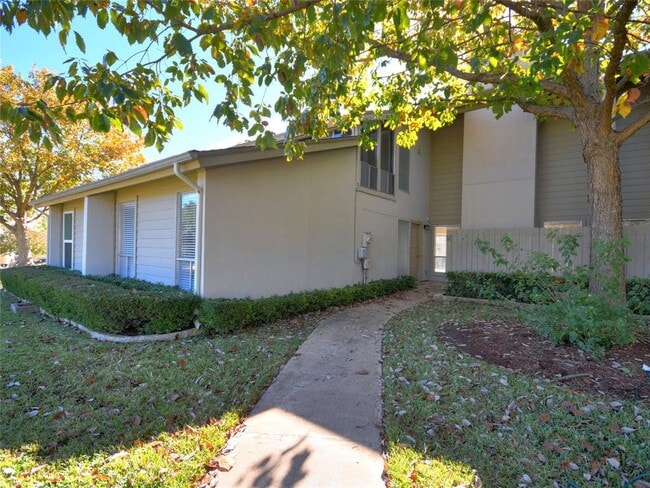 Building Photo - 100 Lido Cir