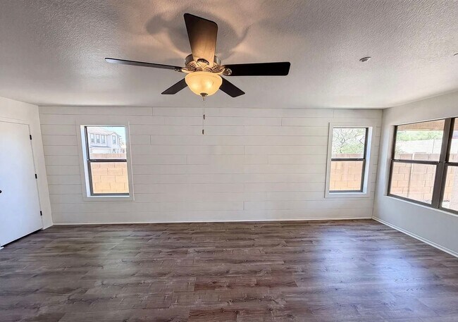 Building Photo - 7501 E Deer Valley Rd