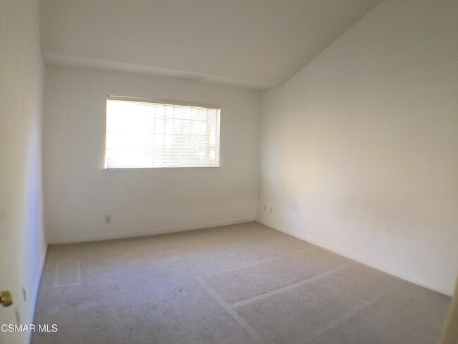 Building Photo - 3087 E Hillcrest Dr