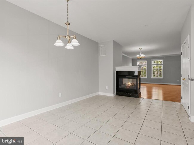 Building Photo - 563 Pelican Ave