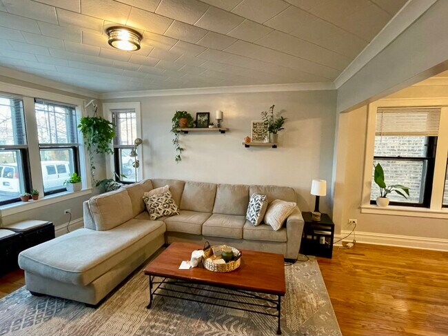 Building Photo - 3431 N Lowell Ave