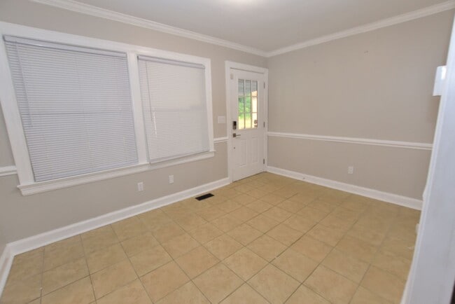 Building Photo - 9906 Red Oak Blvd