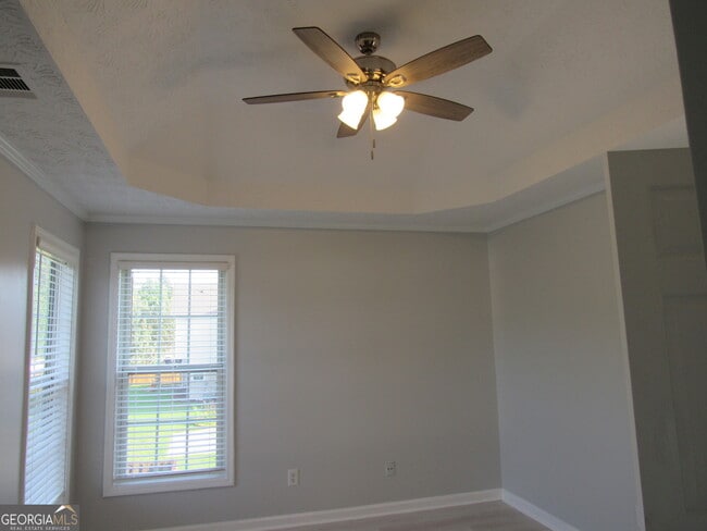 Building Photo - 305 Sunderland Cir