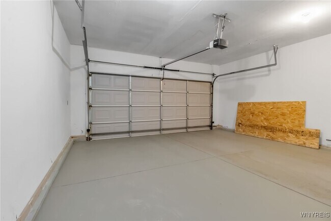 Building Photo - 16 Hubbardston Pl
