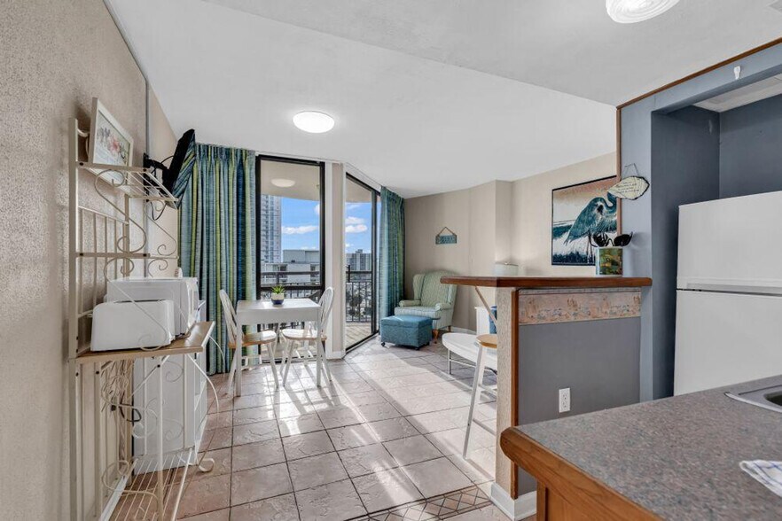 Building Photo - 2310 N Ocean Blvd