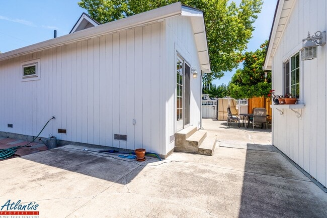 Building Photo - Lovely Home | Hardwood Flooring | Bonus Room