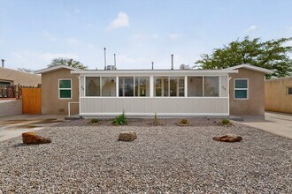 Building Photo - 714-714 Madison St NE