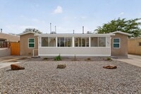 Building Photo - 714-714 Madison St NE