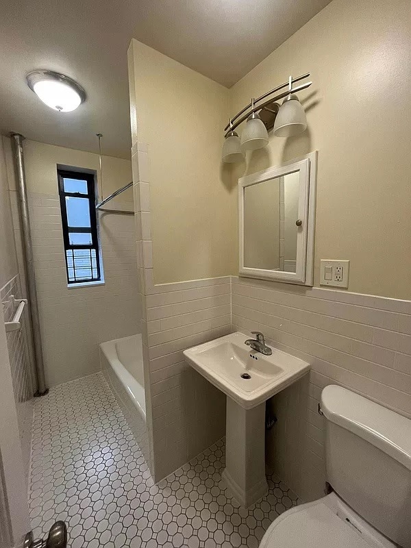 Building Photo - 315 E 167th St