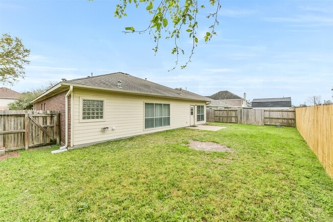 Building Photo - 9127 Willow Crossing Dr