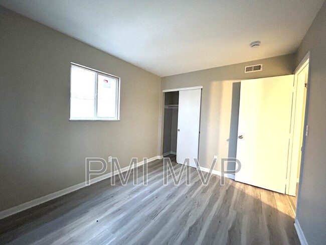 Building Photo - 840 Whitethorne Ave
