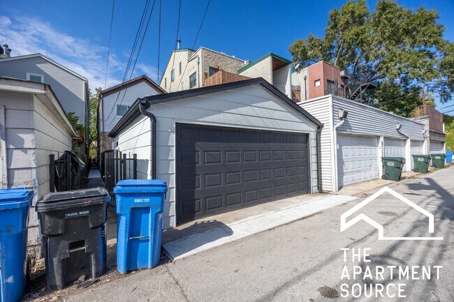 Building Photo - 913 N Honore St
